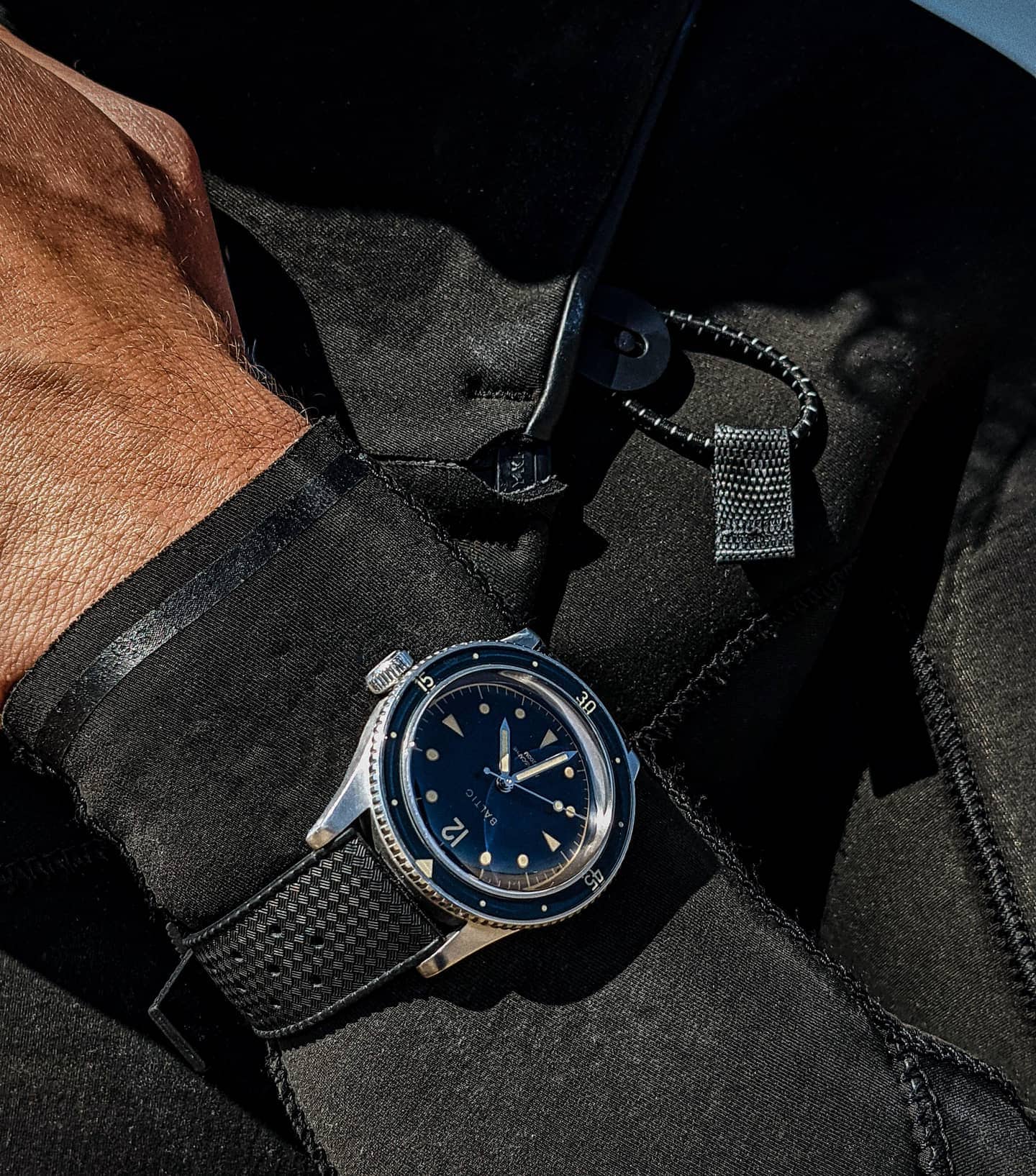 diver wearing the aquascape classic watch by baltic
