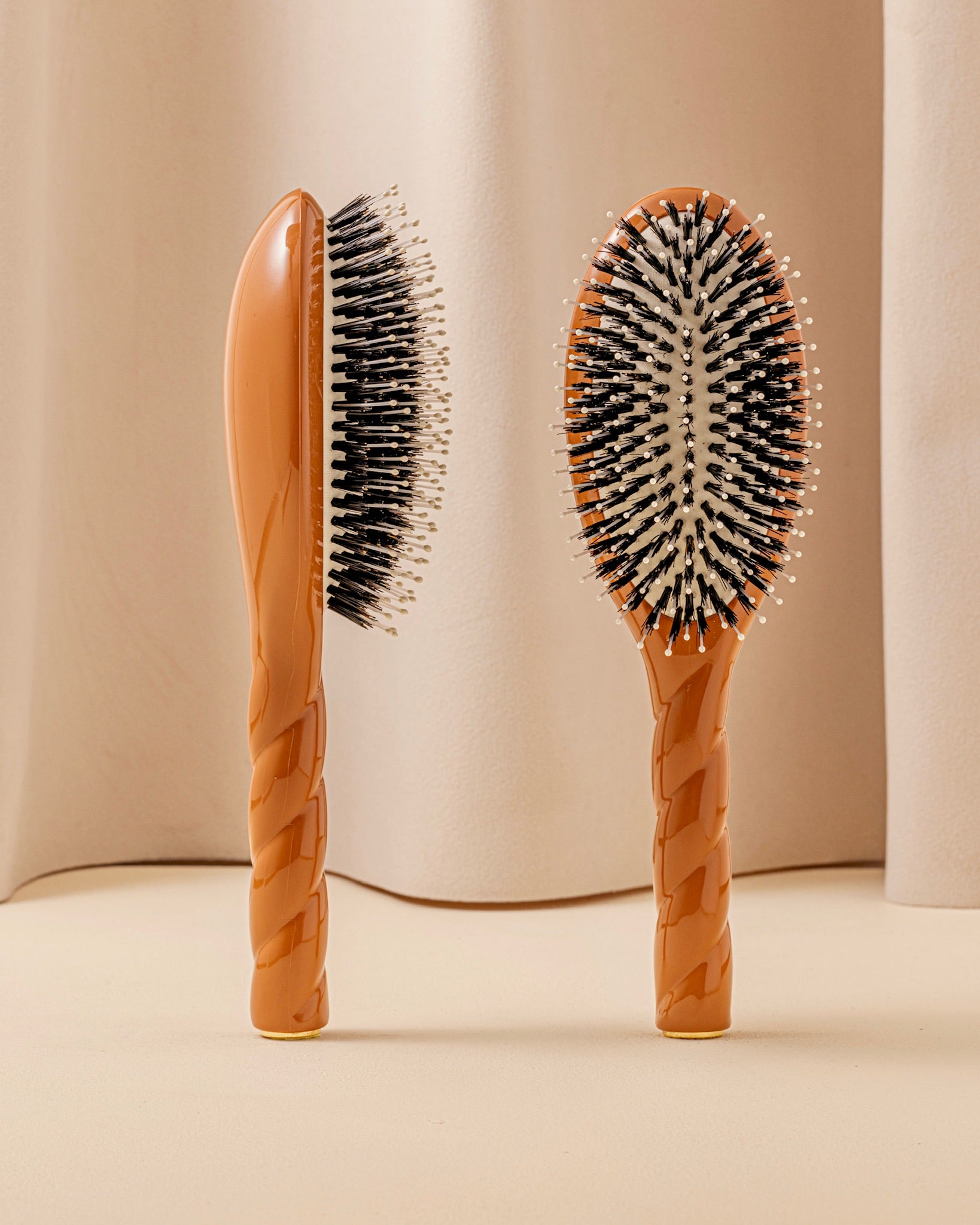 N.03 the Gentle Scalp Care Hairbrush the Essential Softness Terracotta