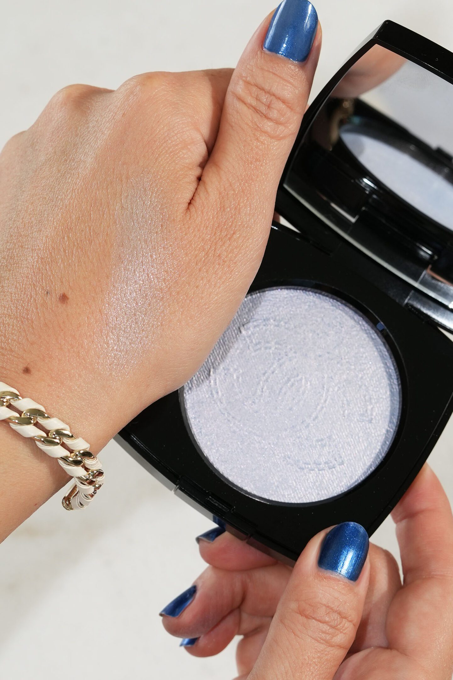Chanel Coco Denim Illuminating Powder Highlighter swatches